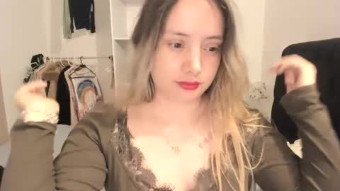 Snapshot of kittywantslove23 chatting on October 2025 12:44:02 AM kittywantslove23 online show from October 2025 12:44:02 AM