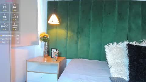 Snapshot of kittyy_milk chatting on October 2025 09:15:01 PM K I T T Y Y online show from October 2025 09:15:01 PM