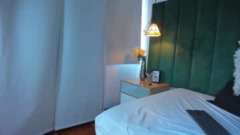 Snapshot of kittyy_milk chatting on October 2025 08:33:01 PM K I T T Y Y online show from October 2025 08:33:01 PM