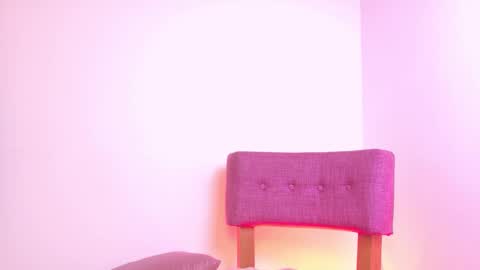 Kitty Hill online show from November 2025 05:28:02 AM