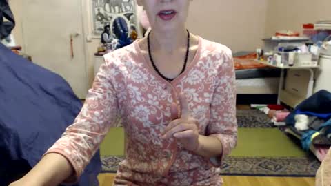 Snapshot of kiuminberry chatting on December 2024 12:45:02 PM KiuminBerry online show from December 2024 12:45:02 PM