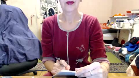 Snapshot of kiuminberry chatting on January 2025 02:35:02 PM KiuminBerry online show from January 2025 02:35:02 PM