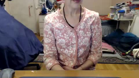 Snapshot of kiuminberry chatting on March 2025 01:38:02 PM KiuminBerry online show from March 2025 01:38:02 PM