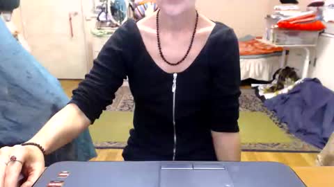 Snapshot of kiuminberry chatting on September 2025 12:05:02 PM KiuminBerry online show from September 2025 12:05:02 PM