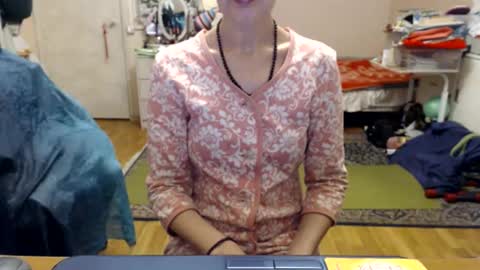 Snapshot of kiuminberry chatting on September 2025 12:54:01 PM KiuminBerry online show from September 2025 12:54:01 PM