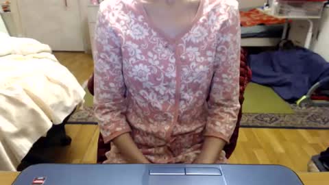 Snapshot of kiuminberry chatting on October 2025 12:24:02 PM KiuminBerry online show from October 2025 12:24:02 PM