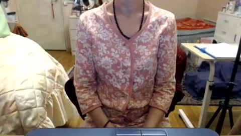 Snapshot of kiuminberry chatting on November 2025 12:18:02 PM KiuminBerry online show from November 2025 12:18:02 PM