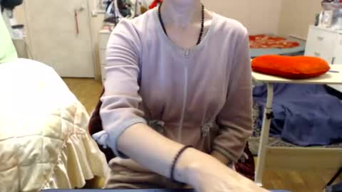 Snapshot of kiuminberry chatting on November 2025 03:22:01 PM KiuminBerry online show from November 2025 03:22:01 PM