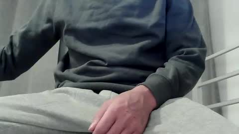 kiwibulge123 online show from April 2026 07:42:01 AM