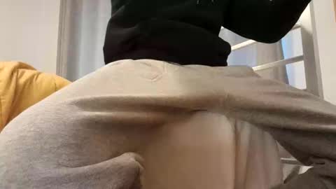 kiwibulge123 online show from April 2026 08:28:02 PM