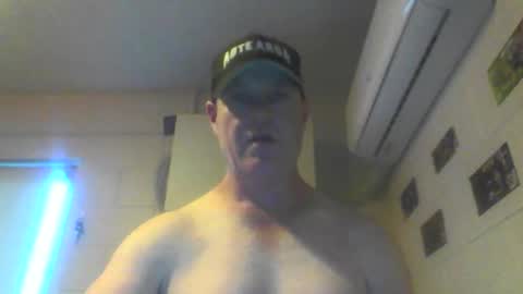 Snapshot of kiwiguy19773 chatting on December 2024 06:37:01 AM kiwiguy19773 online show from December 2024 06:37:01 AM