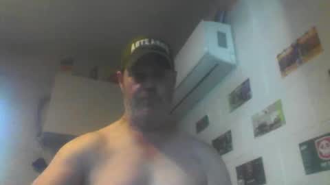 kiwiguy19773 online show from April 2026 02:53:02 AM