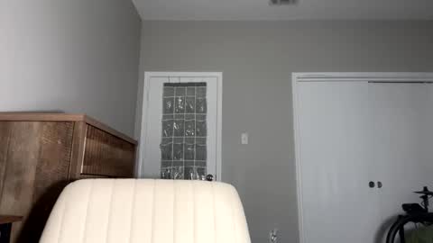 kkyle57 online show from October 2025 12:39:01 PM