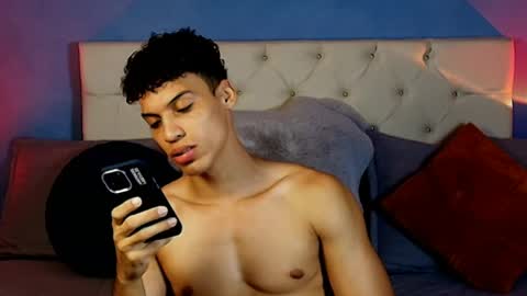 klaton__ online show from April 2026 01:42:02 AM