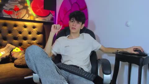 Snapshot of klaus_sunrise_xx chatting on October 2025 06:58:02 AM KLAUS online show from October 2025 06:58:02 AM