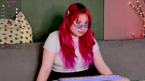 Snapshot of klee_love chatting on November 2025 05:16:02 AM Klee online show from November 2025 05:16:02 AM