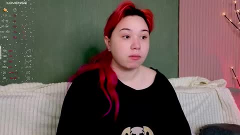 Snapshot of klee_love chatting on November 2025 05:23:02 AM Klee online show from November 2025 05:23:02 AM