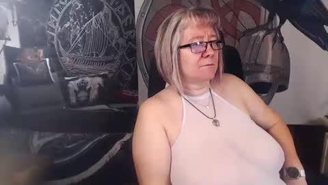 Snapshot of kleiner_teufel chatting on October 2025 04:50:01 PM Michelle online show from October 2025 04:50:01 PM