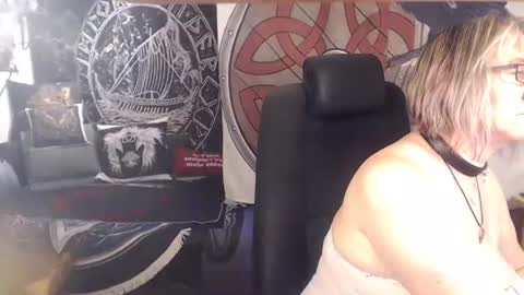 Snapshot of kleiner_teufel chatting on November 2025 07:52:02 AM Michelle online show from November 2025 07:52:02 AM