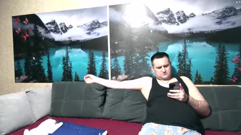 Kleosnow online show from April 2026 04:37:01 PM