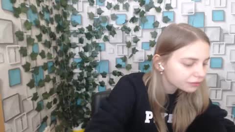 klerkarina online show from February 2025 06:22:01 AM