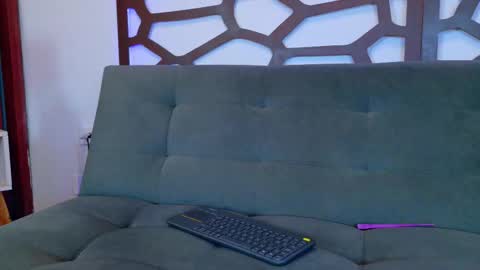 kloe_bella online show from December 2025 02:04:02 PM