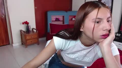 Snapshot of kloe_deker chatting on January 2025 02:00:02 PM Kloe deker online show from January 2025 02:00:02 PM