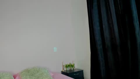 Snapshot of klooe_1 chatting on December 2024 09:46:01 PM Kloe online show from December 2024 09:46:01 PM