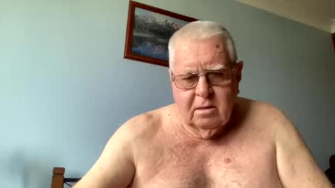 Snapshot of knights2001 chatting on January 2025 04:33:02 AM Aussiedude online show from January 2025 04:33:02 AM