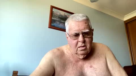 Snapshot of knights2001 chatting on February 2025 11:44:02 PM Aussiedude online show from February 2025 11:44:02 PM