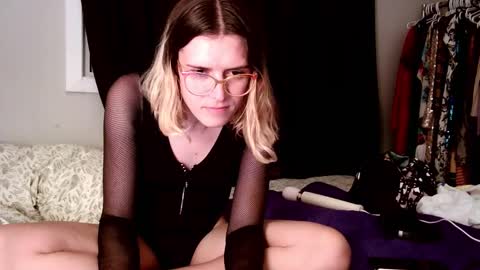Snapshot of knottybadgirl chatting on October 2025 04:37:01 AM knottybadgirl online show from October 2025 04:37:01 AM