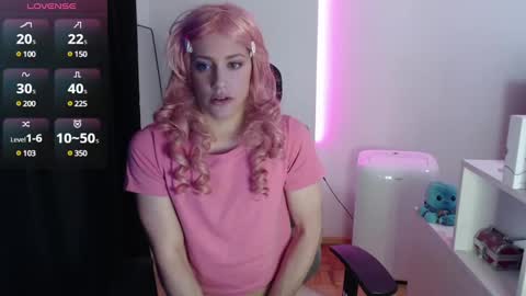 Snapshot of koneko_nya chatting on December 2024 01:24:01 AM Riley online show from December 2024 01:24:01 AM