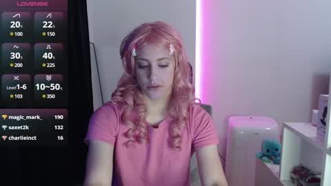 Snapshot of koneko_nya chatting on January 2025 07:18:02 PM Riley online show from January 2025 07:18:02 PM