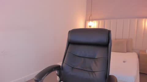 Snapshot of kosmic_21 chatting on December 2024 12:00:02 PM K O S M I C online show from December 2024 12:00:02 PM