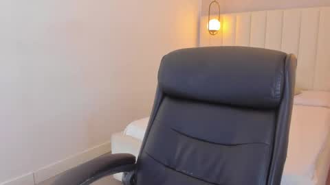Snapshot of kosmic_21 chatting on September 2025 12:49:02 PM K O S M I C online show from September 2025 12:49:02 PM