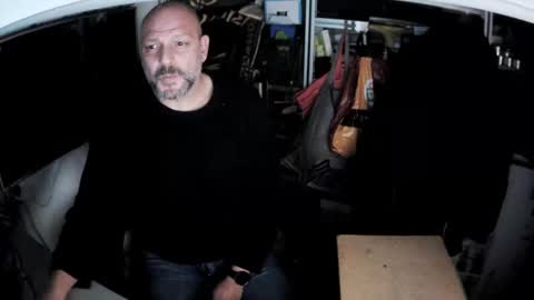 Kosta online show from November 2025 07:25:02 PM