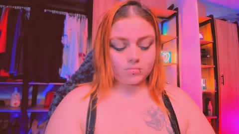 Snapshot of kpayton99 chatting on April 2026 12:44:01 AM Khloe online show from April 2026 12:44:01 AM