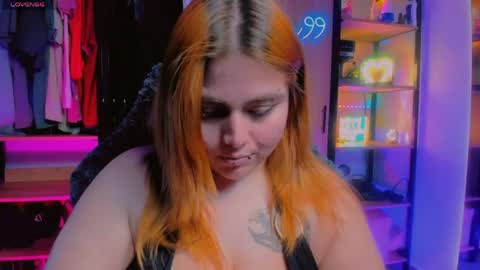 Snapshot of kpayton99 chatting on May 2026 11:43:01 PM Khloe online show from May 2026 11:43:01 PM