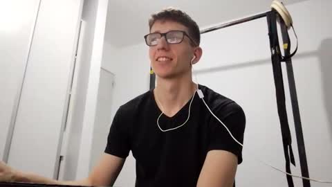 Snapshot of kpo10 chatting on December 2025 04:17:01 AM Facu online show from December 2025 04:17:01 AM