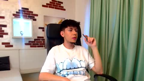 KrewVaughn online show from October 2025 05:06:01 AM