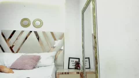 Snapshot of kriisvany_leroy chatting on December 2025 01:33:01 AM Krisvany online show from December 2025 01:33:01 AM