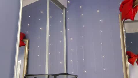 kriskras__ online show from June 2026 05:12:01 AM