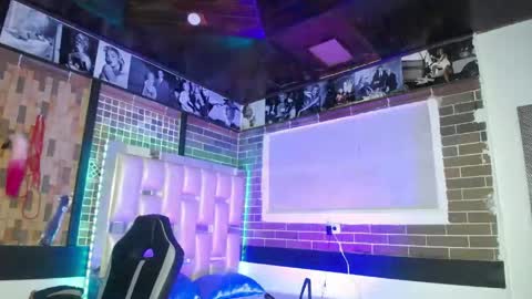 kriss_sweetboobs online show from April 2026 12:28:02 PM