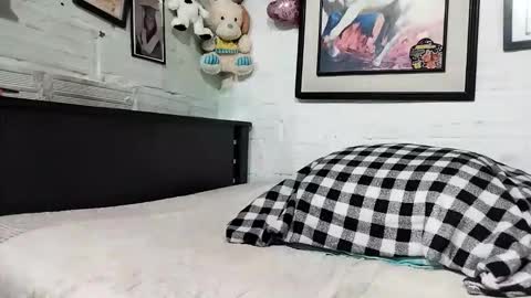 krisstal703358 online show from October 2025 05:24:02 PM