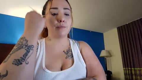 Snapshot of kristalndaddy chatting on November 2025 06:03:02 PM KristalDaddy online show from November 2025 06:03:02 PM