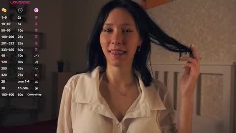 Snapshot of kristanalosa chatting on October 2025 08:18:02 PM Emma online show from October 2025 08:18:02 PM