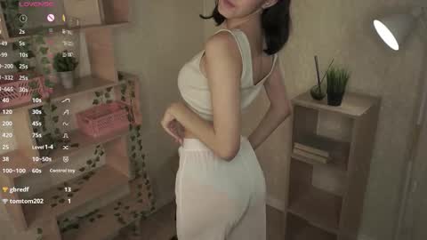 Snapshot of kristanalosa chatting on October 2025 08:20:02 PM Emma online show from October 2025 08:20:02 PM