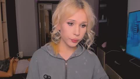 kristialsoopp online show from December 2025 12:07:01 AM