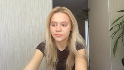 Snapshot of kristifelicien chatting on June 2026 05:15:01 AM Blake online show from June 2026 05:15:01 AM