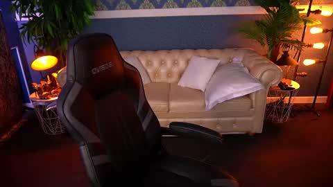 kristifoxy online show from June 2026 12:41:02 PM